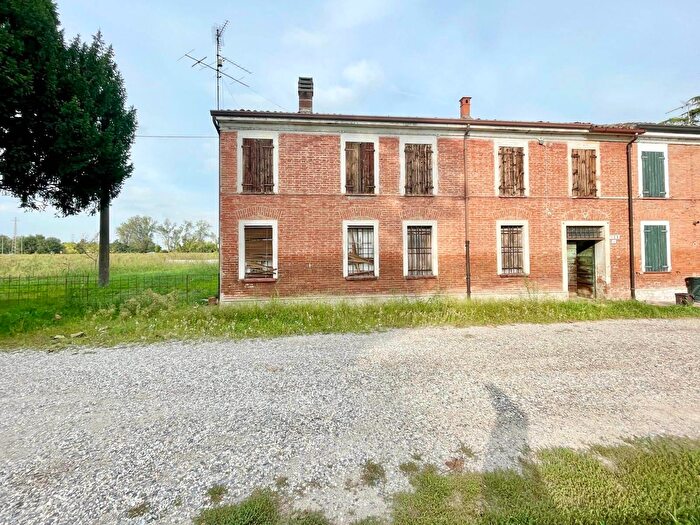 Casa quadrilocale in vendita in Roncoferraro