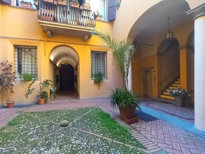 Appartamento bilocale in affitto in Via Borgo Nuovo, Centro Storico, Bologna