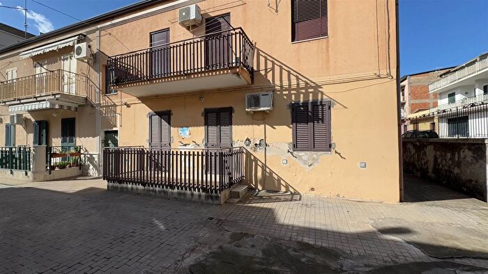 Appartamento trilocale in vendita in Via Attard Scordia, Scordia