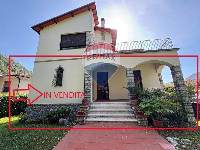 Appartamento con 6 locali in vendita in Viale Italia Borgo a Mozzano, Borgo A Mozzano