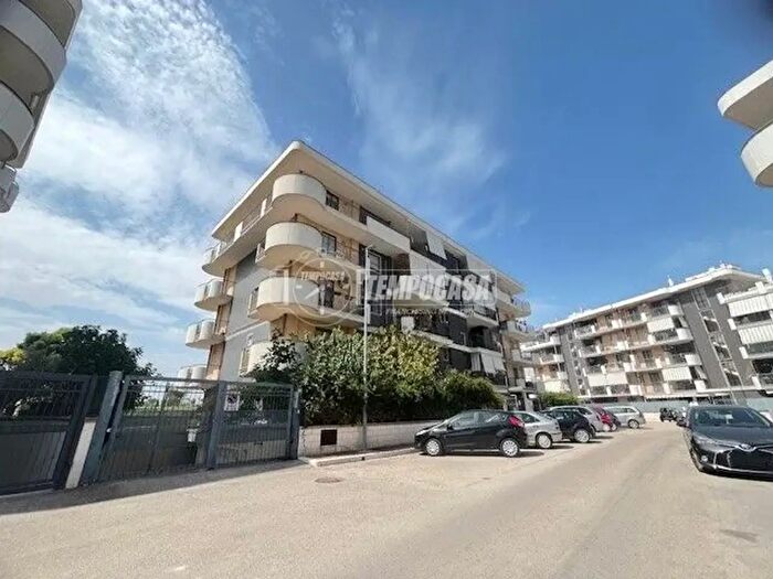 Appartamento quadrilocale in vendita in Via Donato Menichella, Foggia