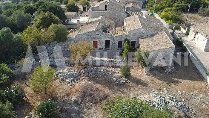 Casa quadrilocale in vendita in Contrada Pirato, Modica