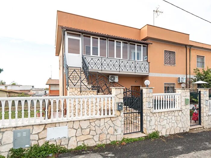 Appartamento quadrilocale in vendita in Via Terni, Ardea