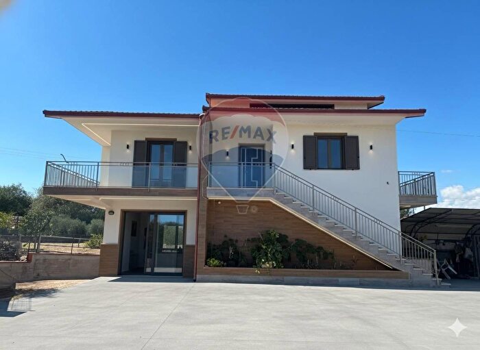 Casa con 9 locali in vendita in Via Pietre Nere Cava Ispica, Modica