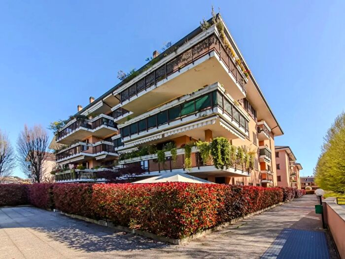 Appartamento trilocale in vendita in Via Monte Grappa, Arese