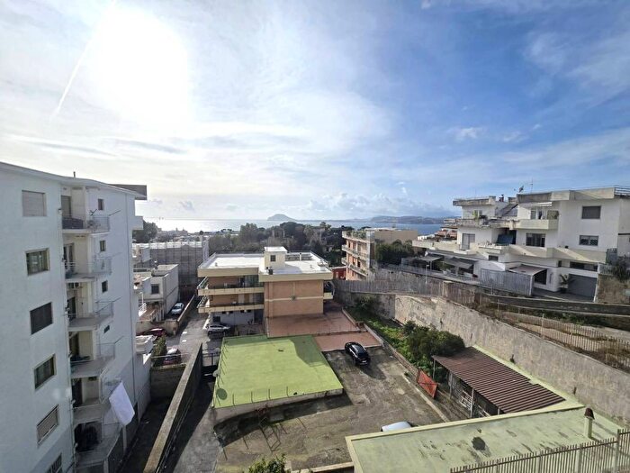 Appartamento bilocale in affitto in Via Celle, Pozzuoli Alta, Pozzuoli