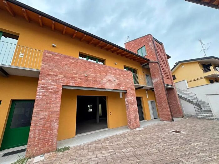 Appartamento bilocale in vendita in Via Santa Maria, Suno