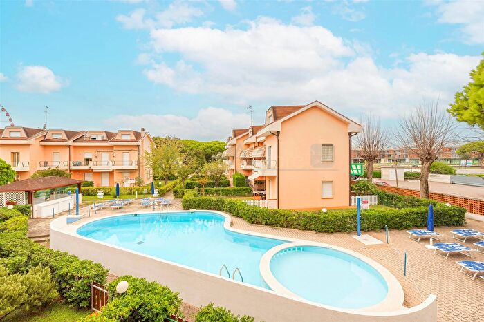 Appartamento trilocale in vendita in Via Tredici Martiri Jesolo, Jesolo