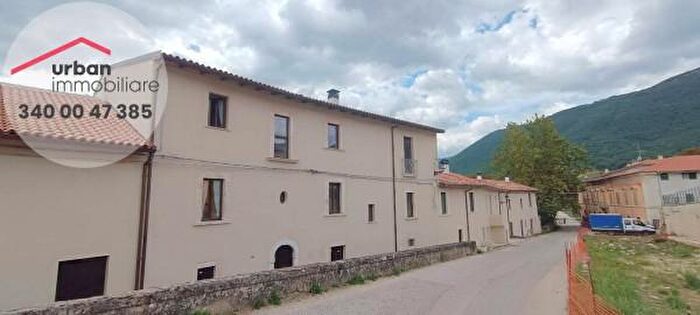 Casa con 6 locali in vendita in Via Cavalieri di Vittorio Veneto, Scoppito