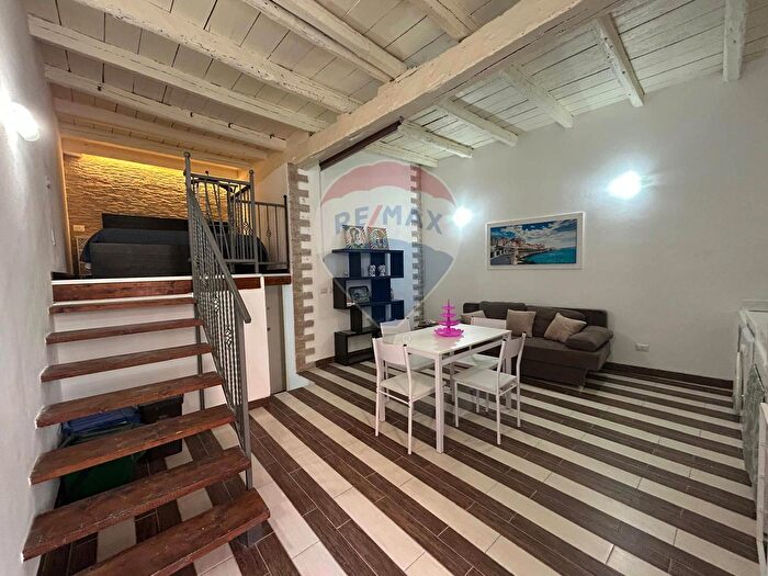 Casa bilocale in vendita in Vicolo II Via della Giudecca, Siracusa