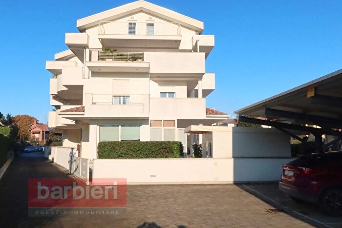 Appartamento trilocale in affitto in Via Democrito, Cervia