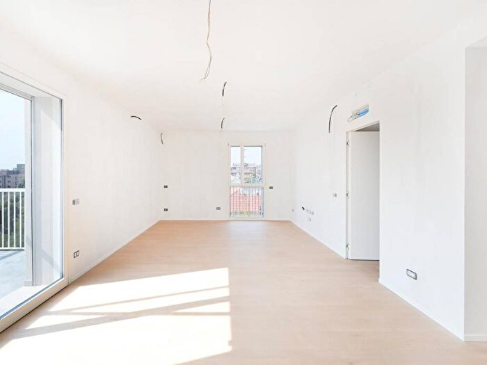 Appartamento trilocale in vendita in Via Rembrandt, Piazzale Siena, Milano