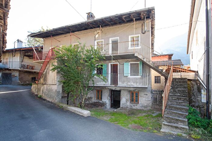 Casa con 12 locali in vendita in Località Barche, Fenis