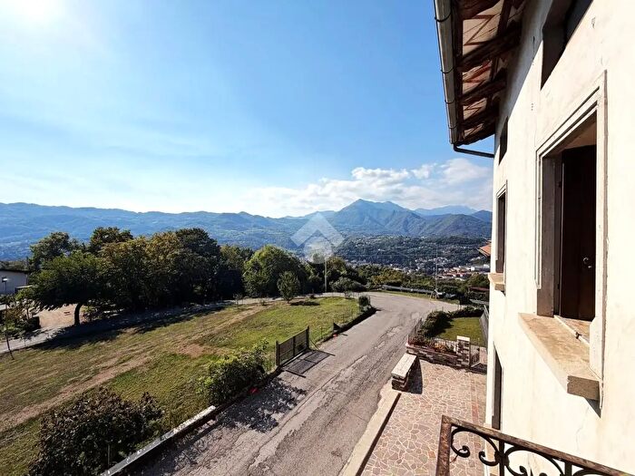 Appartamento con 6 locali in vendita in Contrada Ambrosini, Valdagno