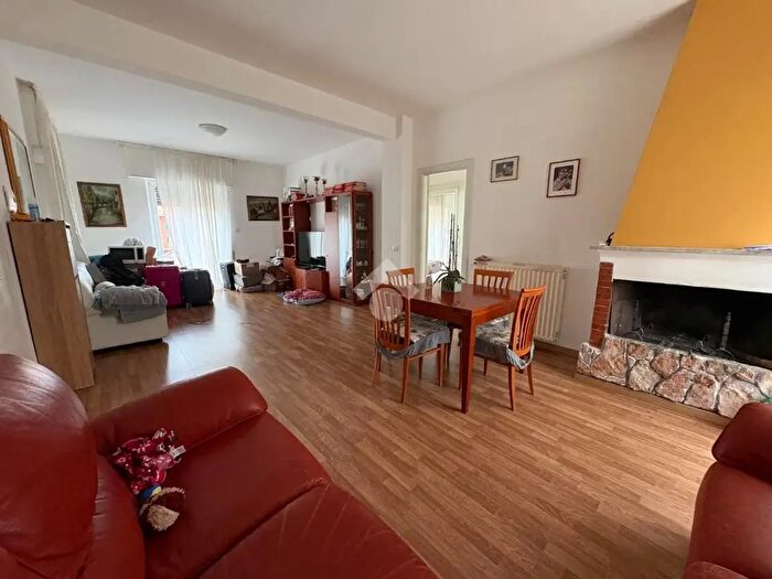 Appartamento trilocale in affitto in Via a Serranti, Montecompatri