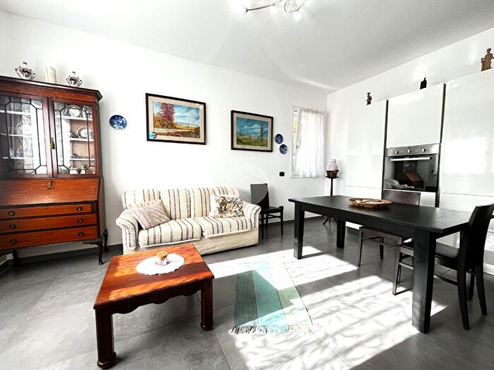 Appartamento trilocale in vendita in Via Bagnolo, Borghi