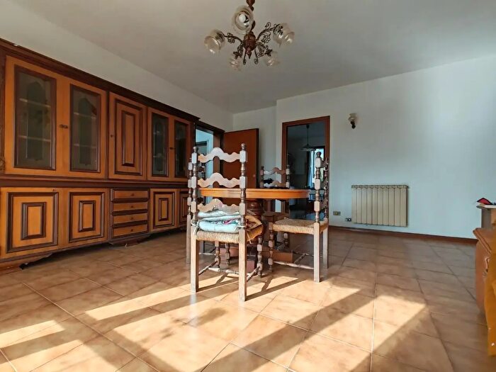 Appartamento con 5 locali in vendita in Massa