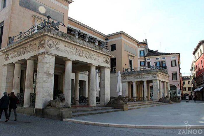 Appartamento trilocale in affitto in Piazzetta Cappellato Pedrocchi, Piazze Duomo, Padova