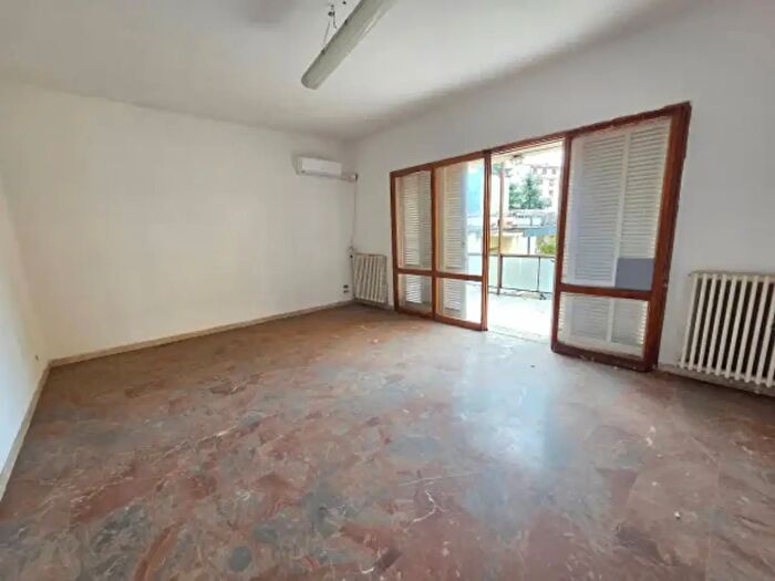 Appartamento con 6 locali in vendita in Via della Resistenza, Signa