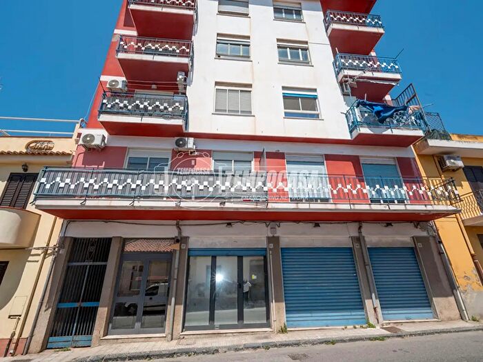 Appartamento trilocale in vendita in Località Mili Marina, Messina