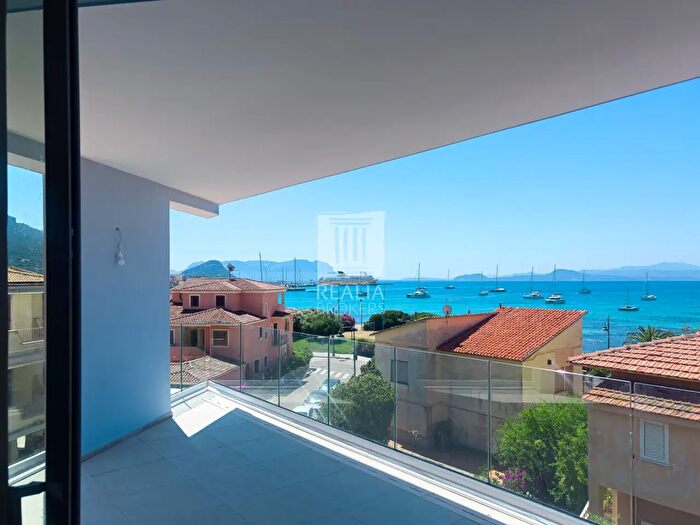 Appartamento trilocale in vendita in Via Giacomo Matteotti, Golfo Aranci