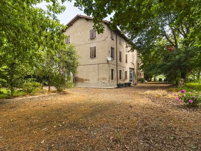 Casa con 11 locali in vendita in Modena