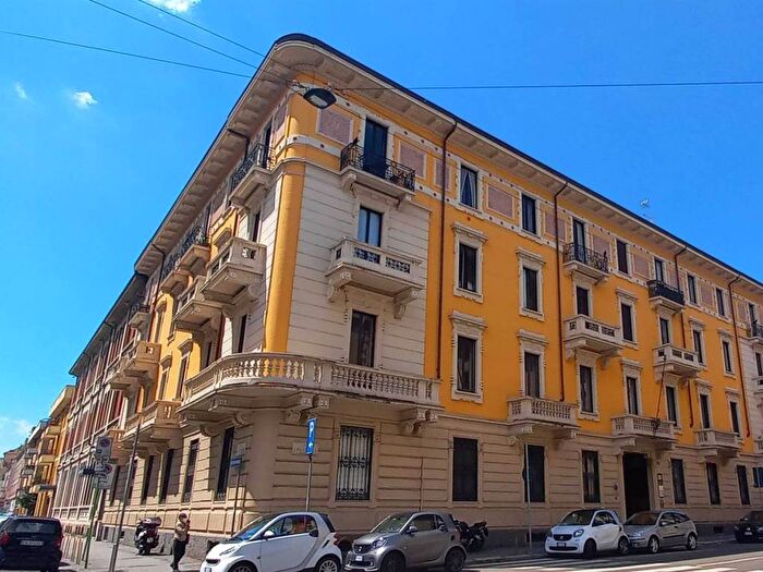 Appartamento trilocale in affitto in Via Spartaco, Montenero, Milano