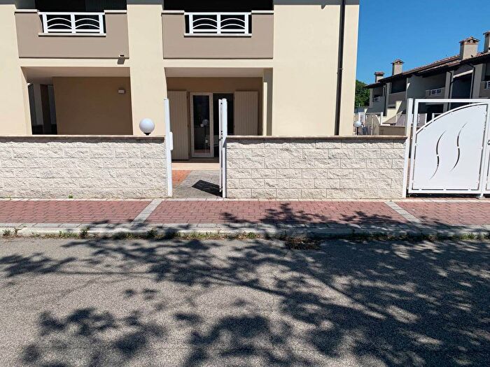 Casa trilocale in affitto in Viale Carlo Carrà, Lido degli Scacchi Lido di Pomposa, Comacchio