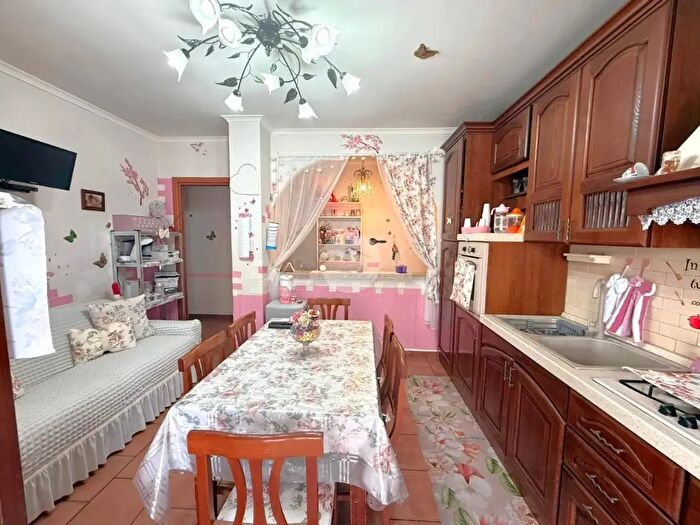 Appartamento trilocale in vendita in Via Giosuè Carducci, Volla