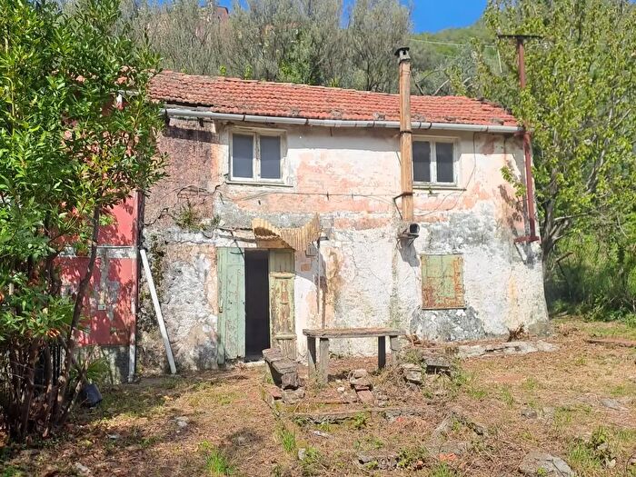 Appartamento con 8 locali in vendita in Via Villa, Genova