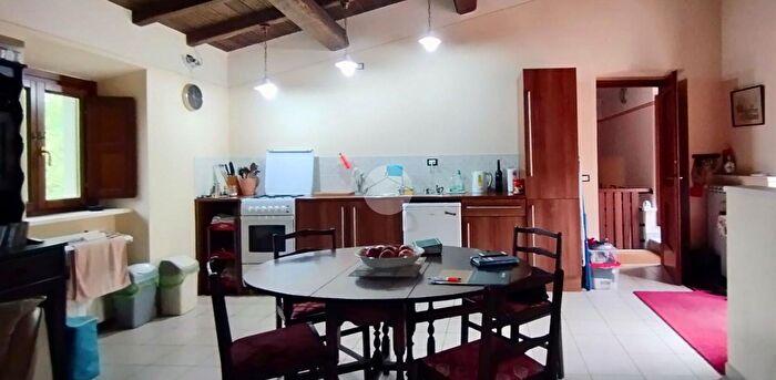 Casa con 5 locali in vendita in Casa Indipendente Strada Vicinale del Molino, Fagnano Alto