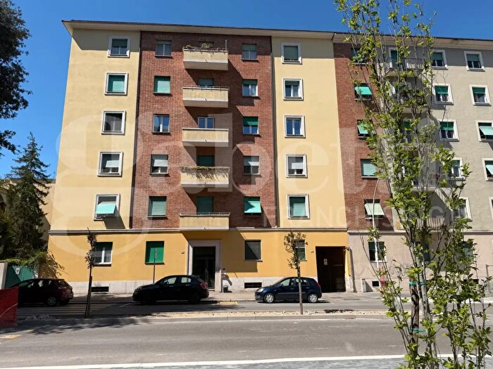 Appartamento quadrilocale in vendita in Via Oberdan, Terni