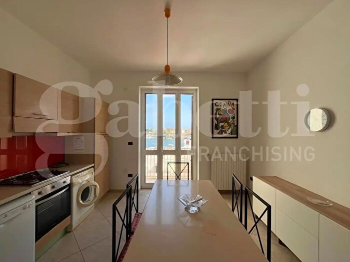 Casa trilocale in affitto in Via SAloy, Brindisi