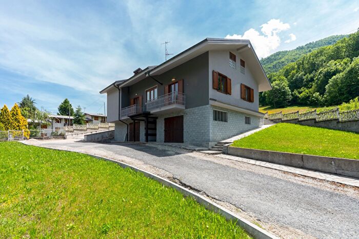 Casa con 8 locali in vendita in Borgo SantAntonio, Sampeyre