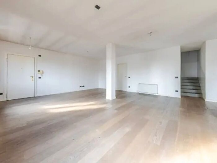Appartamento con 6 locali in vendita in Piazzale dello Sport, Milano