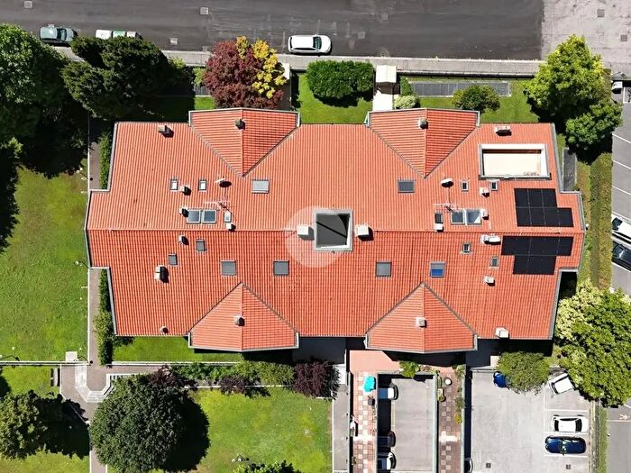 Appartamento con 5 locali in vendita in Via Paganella, Verona