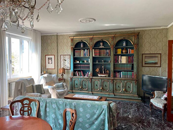 Appartamento con 5 locali in affitto in Via Angiolo Tavanti, Leopoldo Vittorio Emanuele Statuto, Firenze