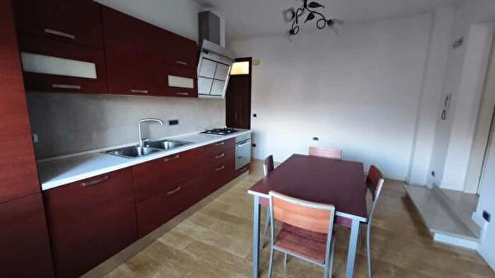 Appartamento trilocale in affitto in Via Roma, Capistrello