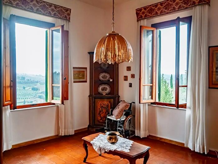 Casa con 8 locali in vendita in San Miniato