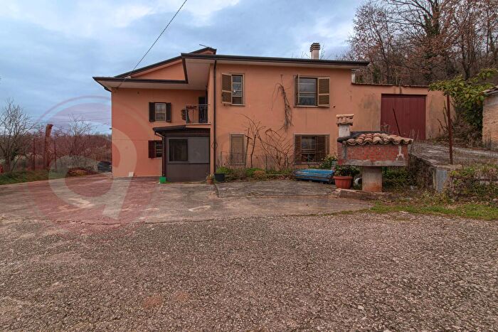 Casa con 8 locali in vendita in Contrada Scimitelli Snc, Veroli