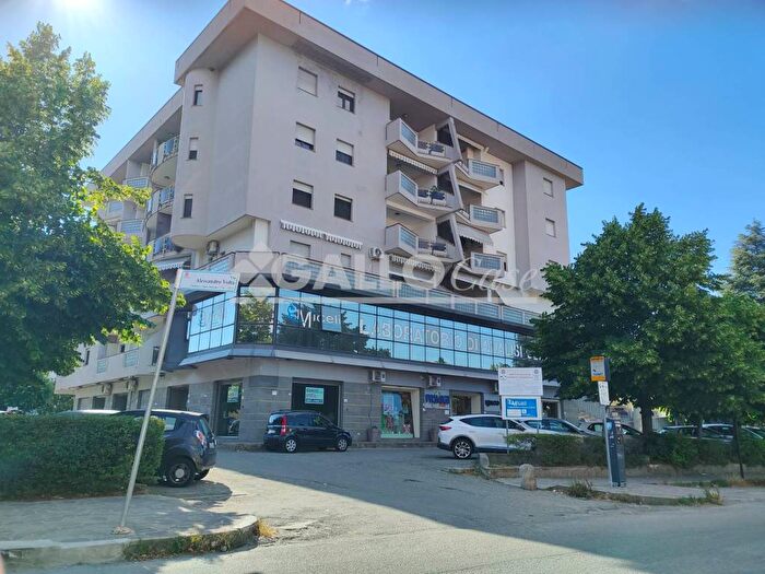 Appartamento quadrilocale in affitto in Via Edison traversa Via L Da Vinci Via A Volta accanto Stazione dei treni, Quattromiglia, Rende