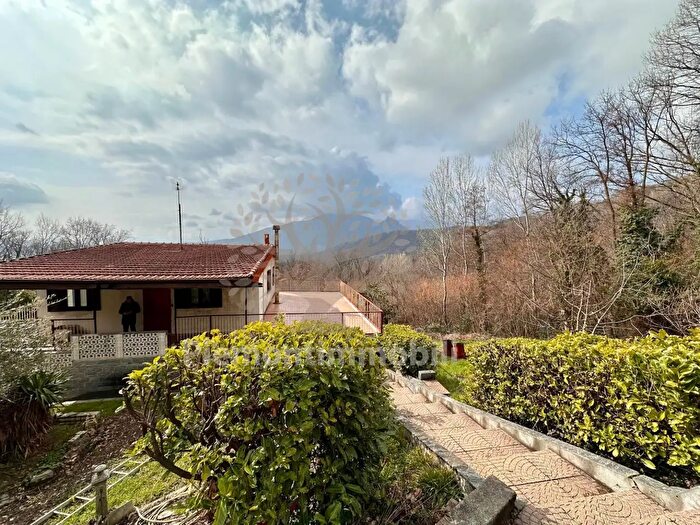 Casa con 6 locali in vendita in Via Ruffini, Almese