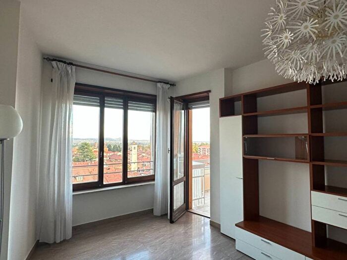 Appartamento trilocale in affitto in Piazza Aldo Aimone Chioratti, Centro, Rivarolo Canavese