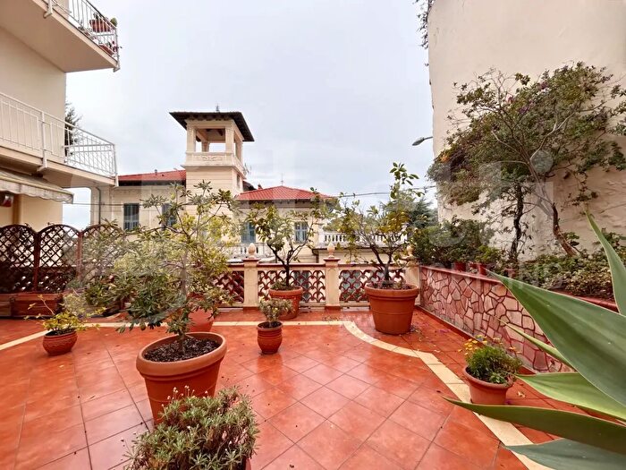 Appartamento trilocale in affitto in Corso degli Inglesi, Sanremo