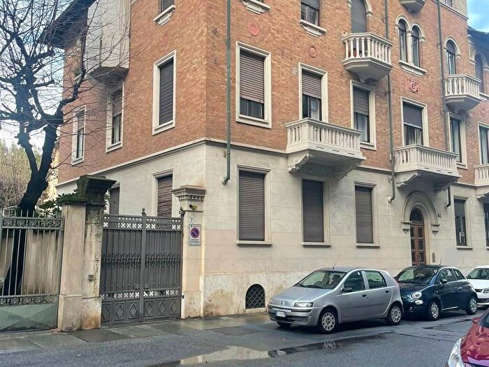 Appartamento con 5 locali in affitto in Via Goffredo Casalis, Cit Turin, Torino
