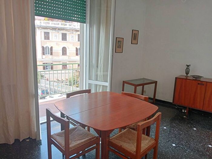 Appartamento trilocale in affitto in Salita Inferiore Salvator Rosa, Sampierdarena, Genova
