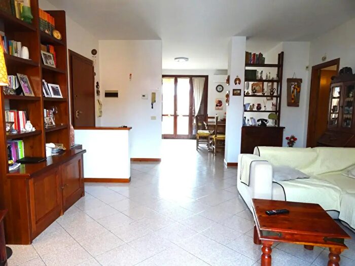 Appartamento con 6 locali in vendita in Prato