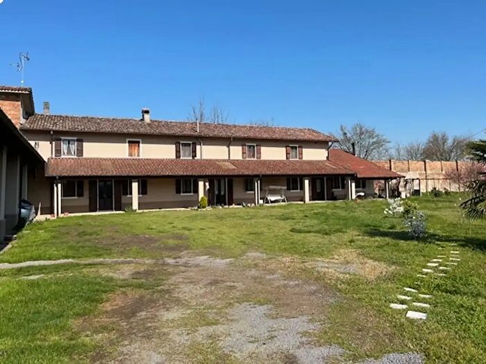 Casa con 6 locali in vendita in Castelnuovo Bocca DAdda