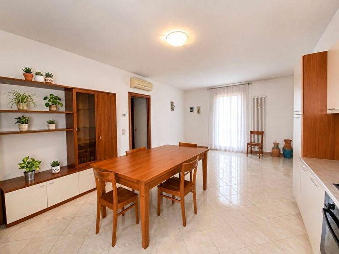 Appartamento trilocale in affitto in Montecchio Maggiore Alte Ceccato, Montecchio Maggiore