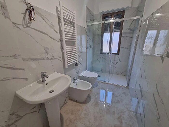 Appartamento bilocale in vendita in Via Manzoni, Limbiate